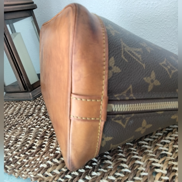 Louis Vuitton Alma PM ๐๐
- Picture 5 of 11